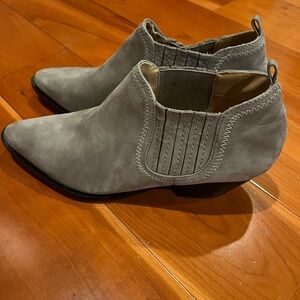 New Schultz Women's Jaqueline Gray Suede Low Top Booties Size 7B